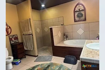 1011 E Main Street, Cuero, TX 77954 - Photo 21