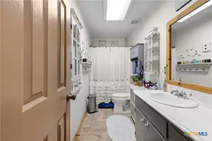 7393 N Hwy 80, Nixon, TX 78140 - Photo 15