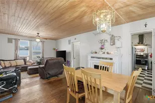 386 E Nacogdoches St, New Braunfels, TX 78130 - Photo 3