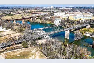 386 E Nacogdoches Street, New Braunfels, TX 78130 - Photo 11