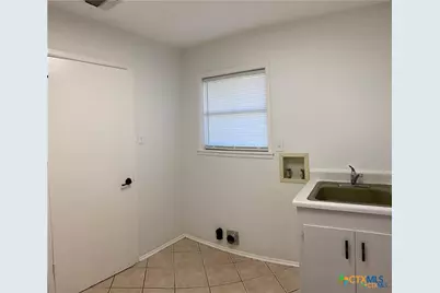 1250 E Common Street, New Braunfels, TX 78130 - Photo 11