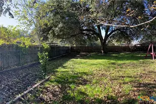 1250 E Common St, New Braunfels, TX 78130 - Photo 23