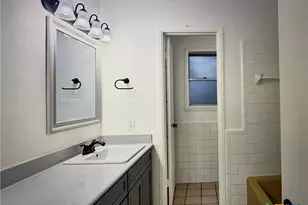 1250 E Common St, New Braunfels, TX 78130 - Photo 13