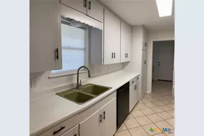 1250 E Common Street, New Braunfels, TX 78130 - Photo 7