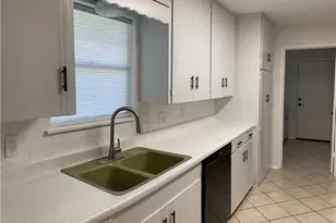 1250 E Common St, New Braunfels, TX 78130 - Photo 7