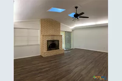 1250 E Common Street, New Braunfels, TX 78130 - Photo 5