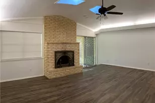 1250 E Common St, New Braunfels, TX 78130 - Photo 5