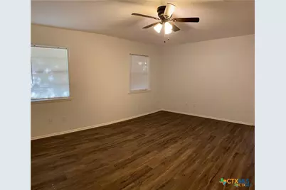 1250 E Common Street, New Braunfels, TX 78130 - Photo 17