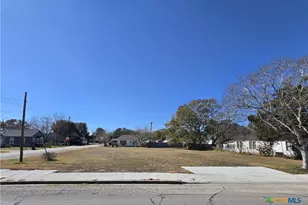 612 S Mechanic St, El Campo, TX 77437 - Photo 1