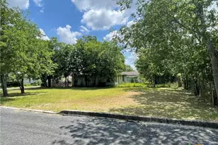 557 Silva St, Seguin, TX 78155 - Photo 3