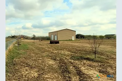 2072 County Road 421, Stockdale, TX 78160 - Photo 5