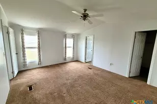 2072 County Rd 421, Stockdale, TX 78160 - Photo 19