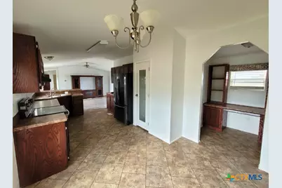 2072 County Road 421, Stockdale, TX 78160 - Photo 17