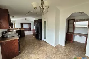 2072 County Rd 421, Stockdale, TX 78160 - Photo 17