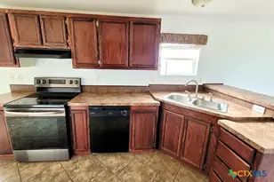 2072 County Rd 421, Stockdale, TX 78160 - Photo 13