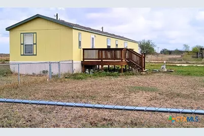 2072 County Road 421, Stockdale, TX 78160 - Photo 3