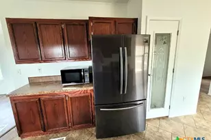 2072 County Rd 421, Stockdale, TX 78160 - Photo 15