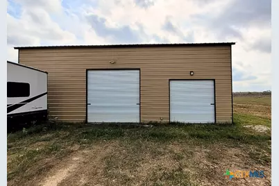 2072 County Road 421, Stockdale, TX 78160 - Photo 7