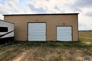 2072 County Rd 421, Stockdale, TX 78160 - Photo 7