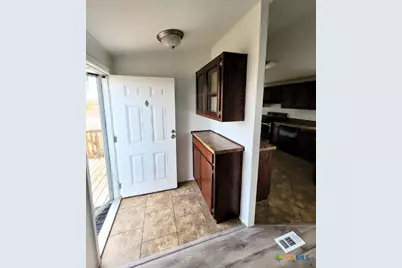 2072 County Road 421, Stockdale, TX 78160 - Photo 9