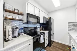 1135 Parkview Dr, Canyon Lake, TX 78133 - Photo 3