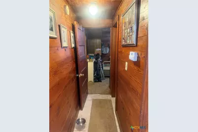 708 W Avenue C, Lampasas, TX 76550 - Photo 3