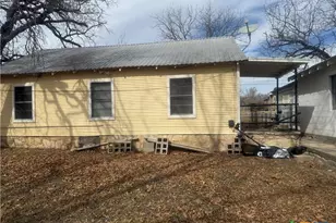 708 W Ave C, Lampasas, TX 76550 - Photo 5