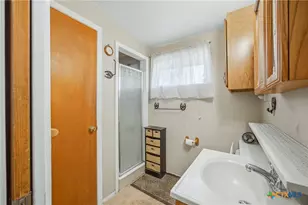 1604 Gardien St, Gonzales, TX 78629 - Photo 13