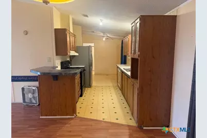 811 Cadwell, Yoakum, TX 77954 - Photo 7