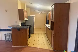 811 Cadwell, Yoakum, TX 77954 - Photo 7