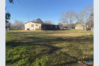 811 Cadwell, Yoakum, TX 77954 - Photo 3