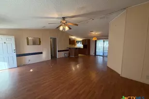 811 Cadwell, Yoakum, TX 77954 - Photo 5