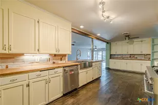 17 Ridge Dr, New Braunfels, TX 78130 - Photo 7