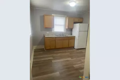 205 E Kingsbury Street, Seguin, TX 78155 - Photo 3