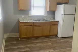 205 E Kingsbury St, Seguin, TX 78155 - Photo 3