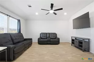 425 Lancebill Dr, Lockhart, TX 78644 - Photo 5