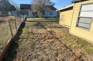 209 Lackey St, Cuero, TX 77954 - Photo 17