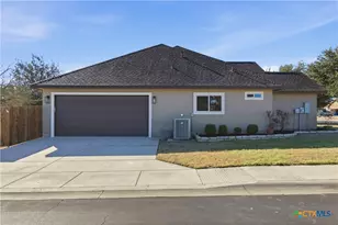 647 Oak Creek Pkwy, Seguin, TX 78155 - Photo 5