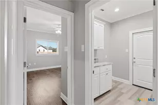 647 Oak Creek Pkwy, Seguin, TX 78155 - Photo 39