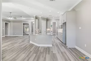 647 Oak Creek Pkwy, Seguin, TX 78155 - Photo 17