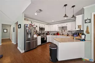 1911 Palace Dr, New Braunfels, TX 78130 - Photo 9