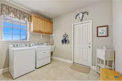 1525 Fm 1704, Elgin, TX 78621 - Photo 27