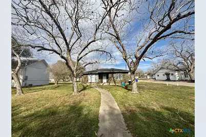 801 Hopkins St., Yoakum, TX 77995 - Photo 9
