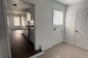 801 Hopkins St, Yoakum, TX 77995 - Photo 11