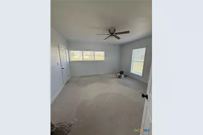 801 Hopkins St., Yoakum, TX 77995 - Photo 15