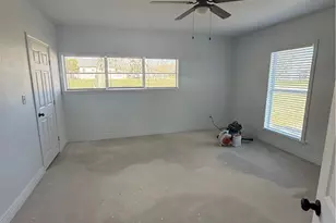 801 Hopkins St, Yoakum, TX 77995 - Photo 15