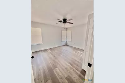 801 Hopkins St., Yoakum, TX 77995 - Photo 31