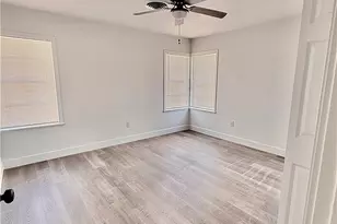 801 Hopkins St, Yoakum, TX 77995 - Photo 31