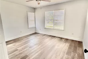 801 Hopkins St, Yoakum, TX 77995 - Photo 33