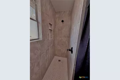 801 Hopkins St., Yoakum, TX 77995 - Photo 5